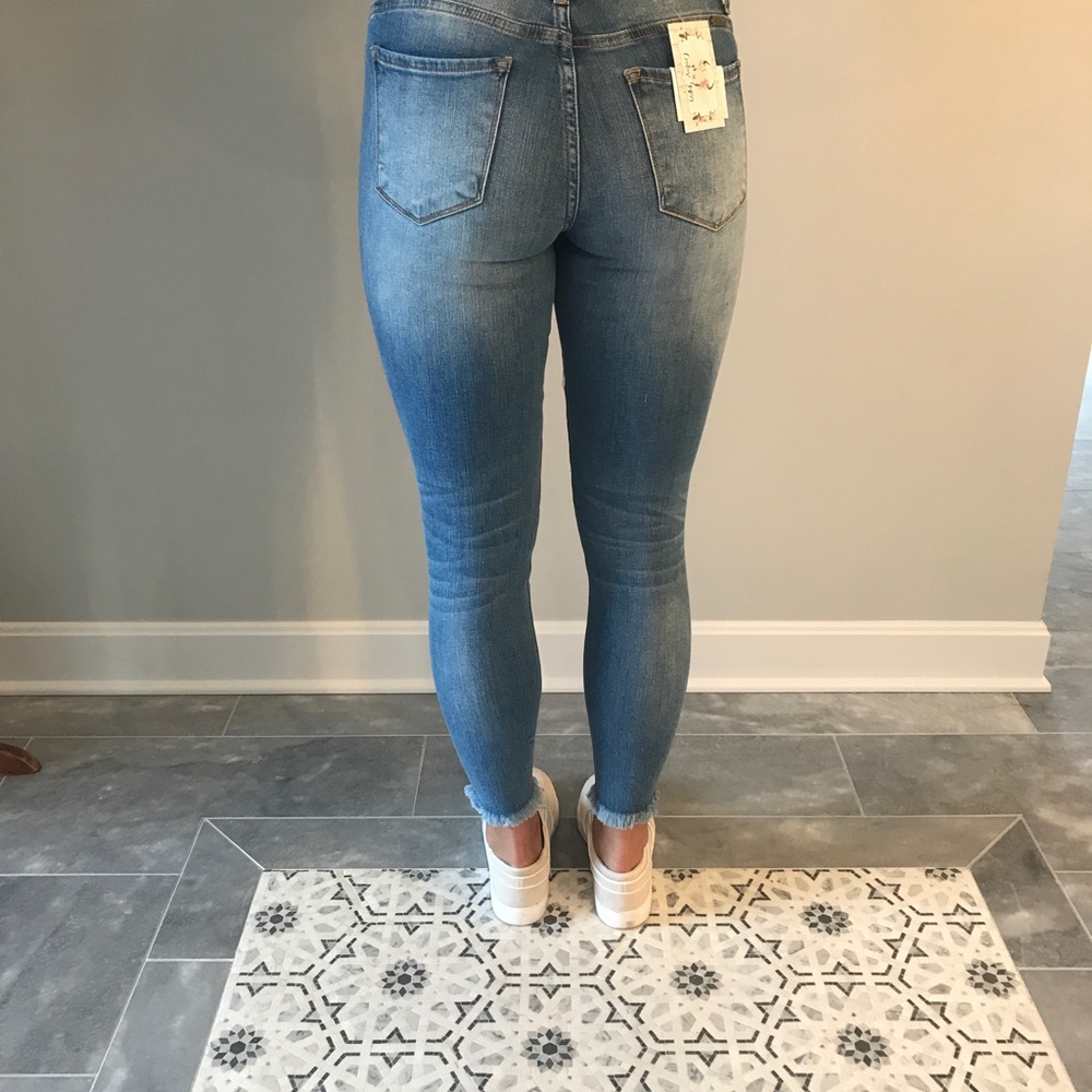 Distressed Fray Skinny Jeans - Picture 3 of 8